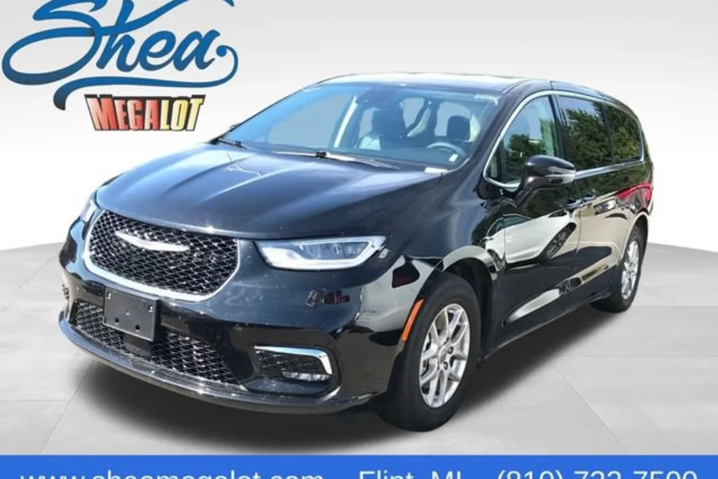 2024 Chrysler Pacifica Touring L photo 1