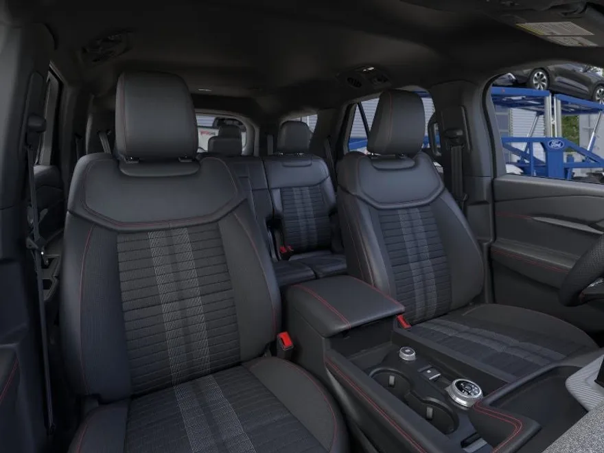2025 Ford Explorer ST-Line photo 1