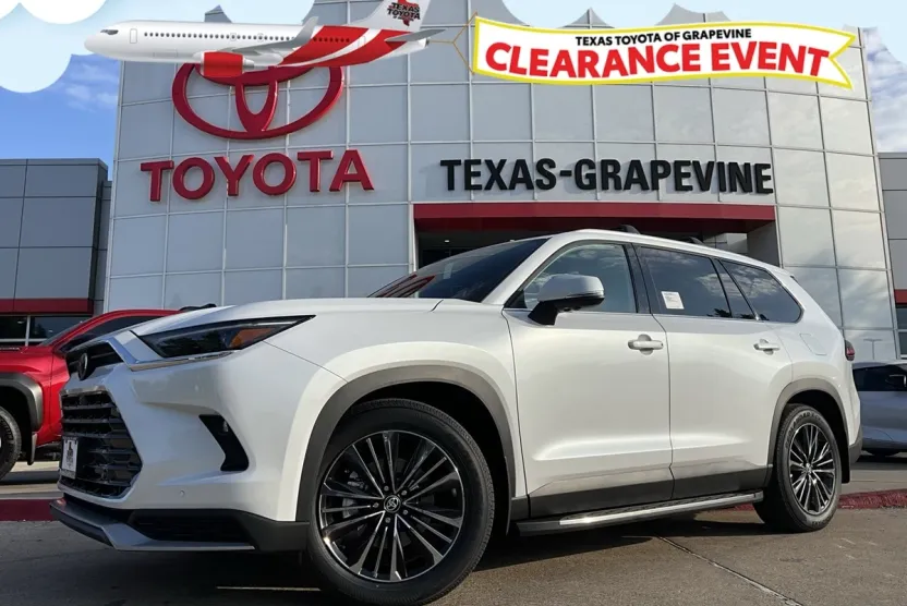 2026 Toyota Highlander Hybrid Platinum photo 1