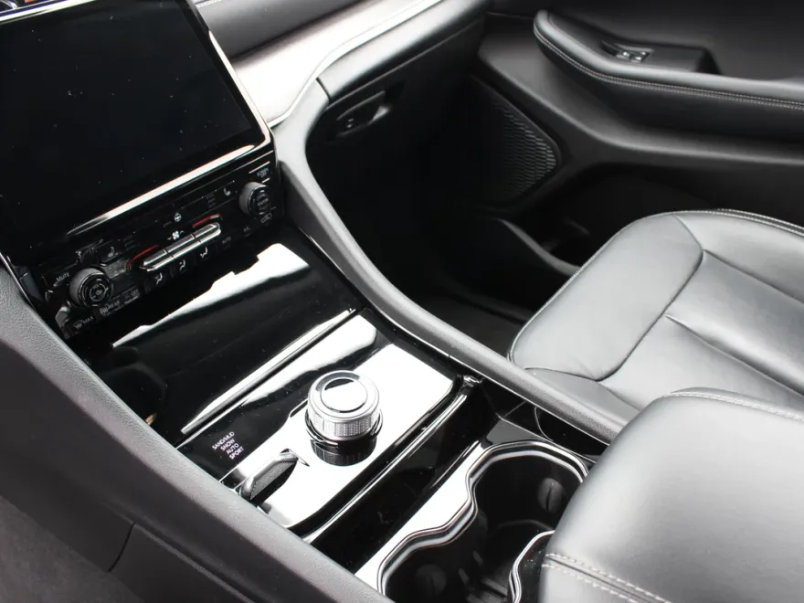 2023 Jeep Grand Cherokee Limited photo 1