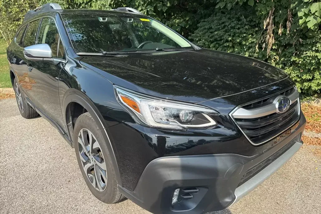 2022 Subaru Outback Touring XT photo 1