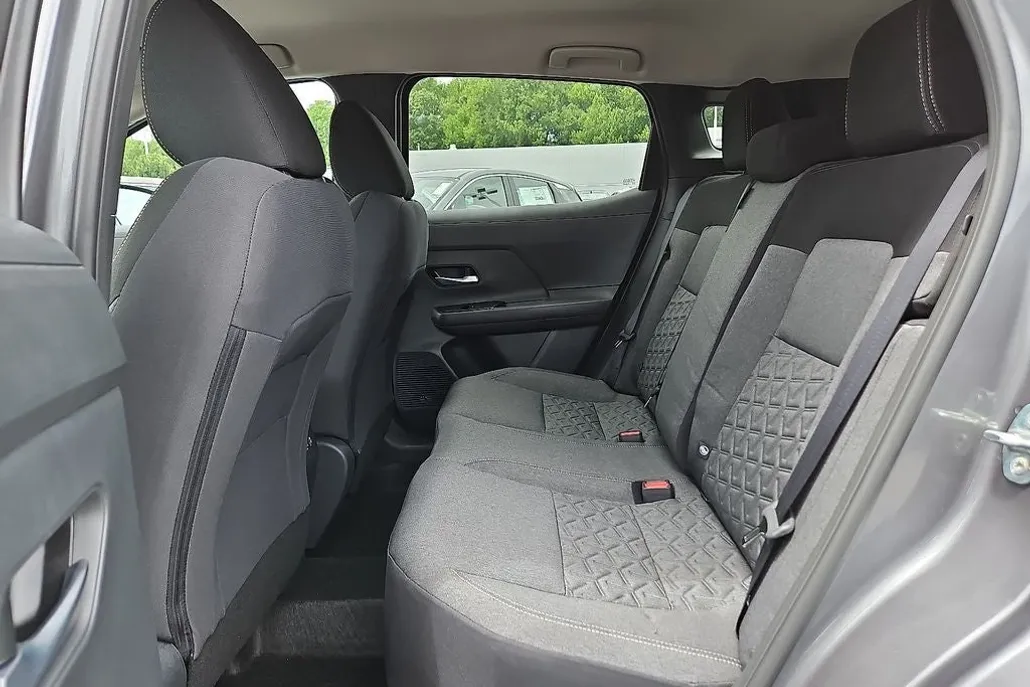 2025 Nissan Kicks SV photo 1