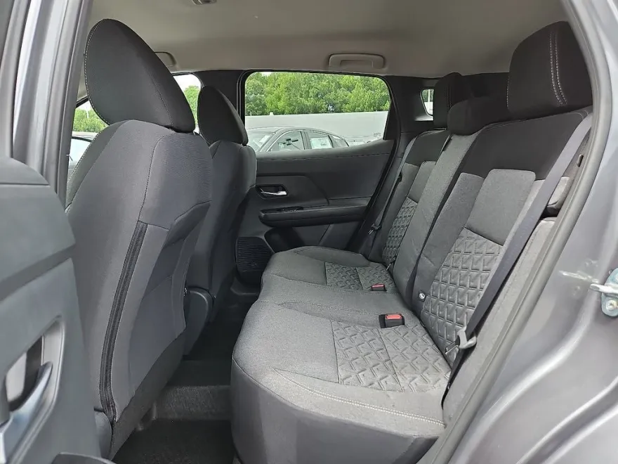 2025 Nissan Kicks SV photo 1
