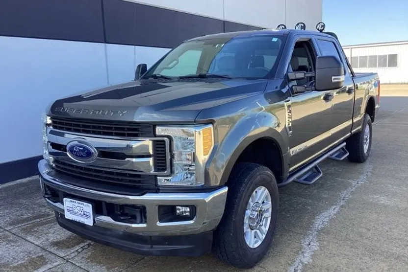 2017 Ford F-250 photo 1