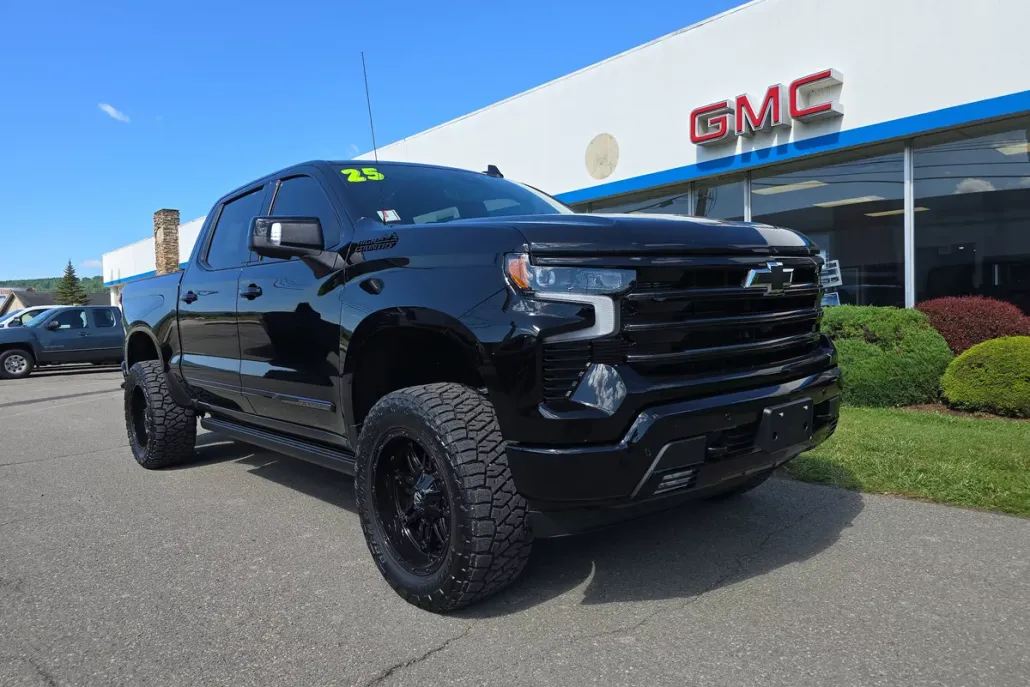 2025 Chevrolet Silverado 1500 High Country photo 1