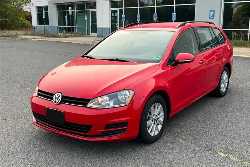 2016 Volkswagen Golf SportWagen TSI photo 1