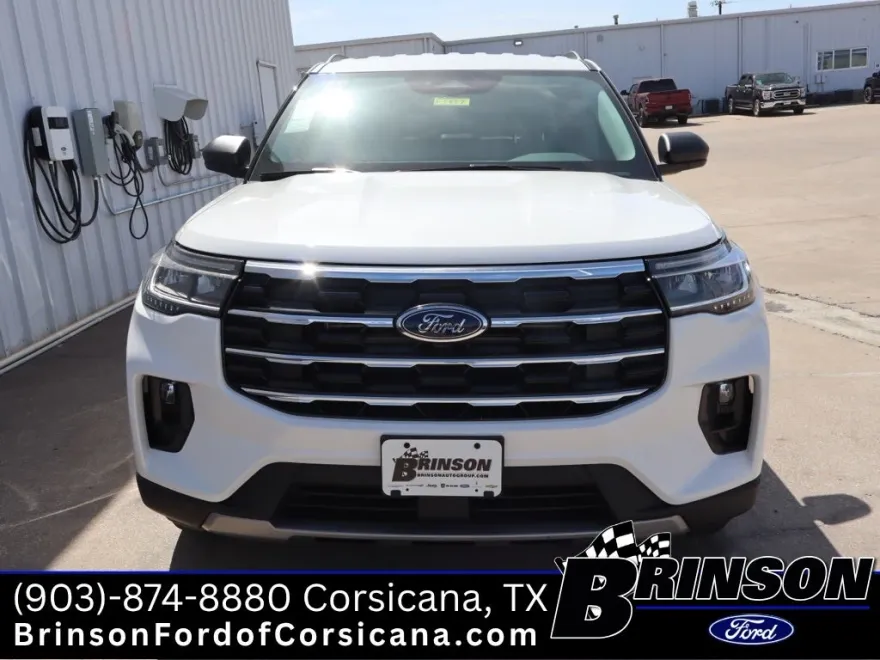 2025 Ford Explorer photo 1