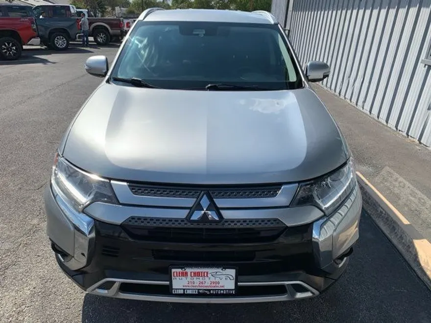 2020 Mitsubishi Outlander SE photo 1