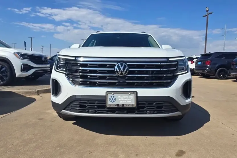 2024 Volkswagen Atlas SE Technology photo 1
