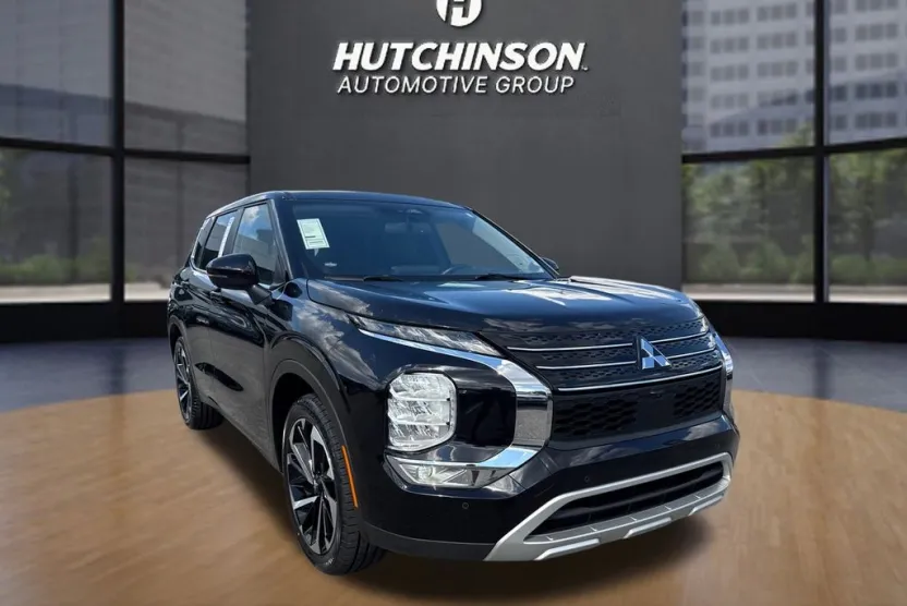 2024 Mitsubishi Outlander SE photo 1
