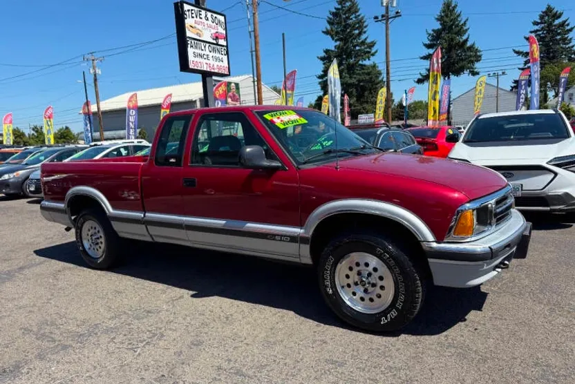 1996 Chevrolet S-10 Pickup photo 1