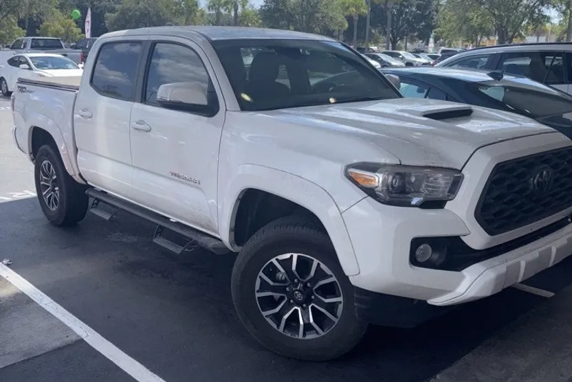 2023 Toyota Tacoma TRD Sport V6 photo 1