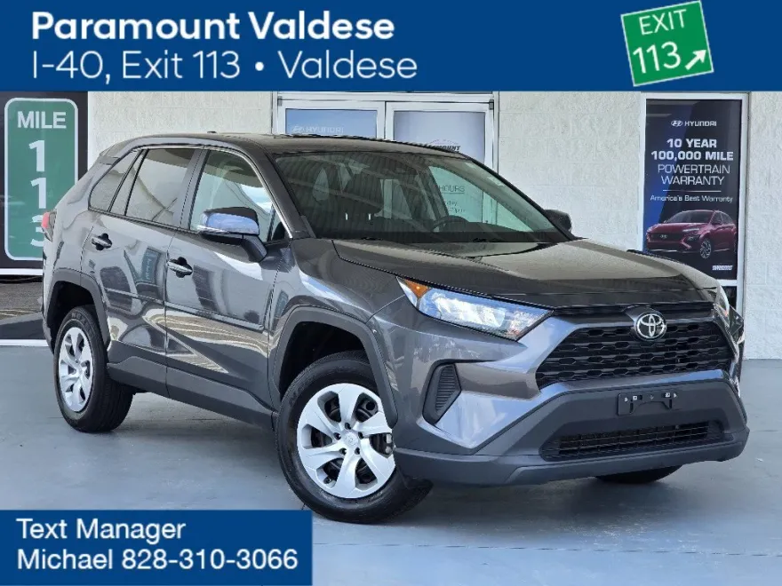 2022 Toyota RAV4 LE photo 1