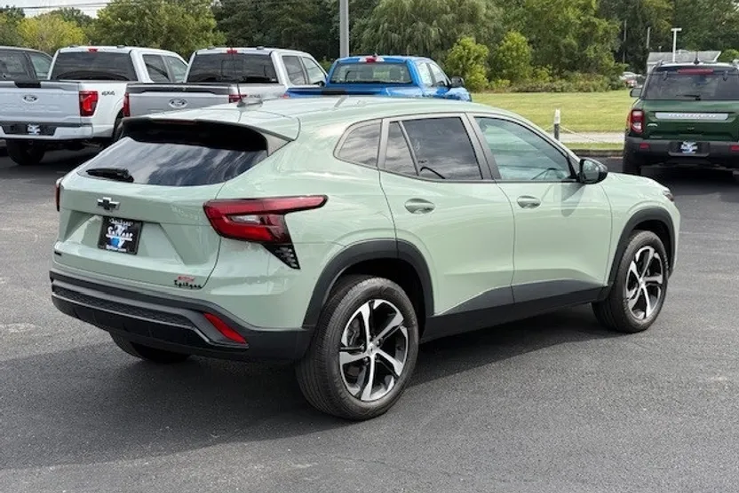 2024 Chevrolet Trax photo 1