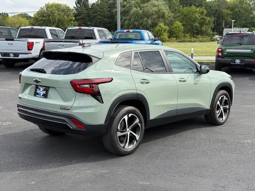 2024 Chevrolet Trax photo 1