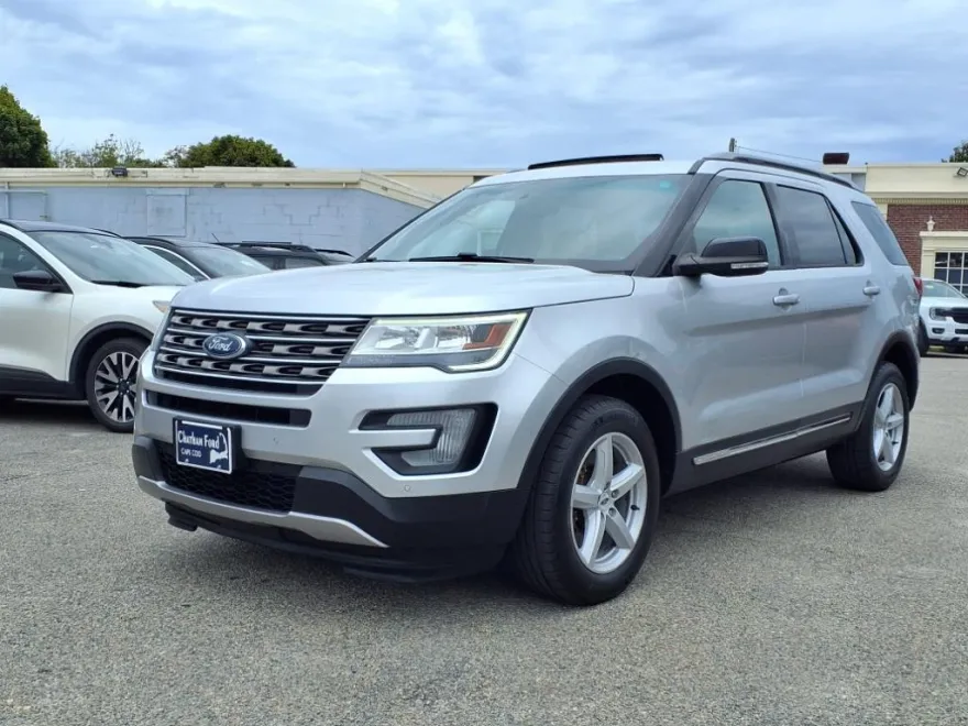 2016 Ford Explorer XLT photo 1