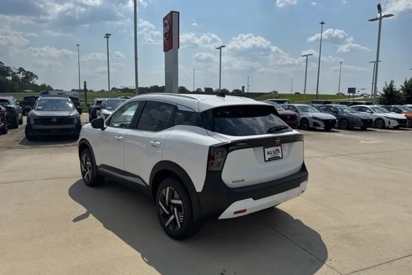 2026 Nissan Kicks SV photo 1