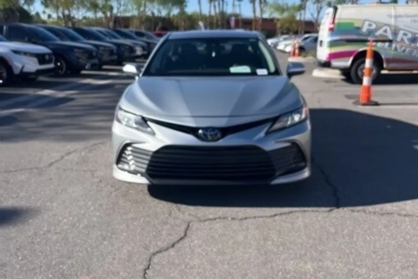 2022 Toyota Camry LE photo 1