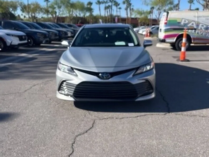 2022 Toyota Camry LE photo 1