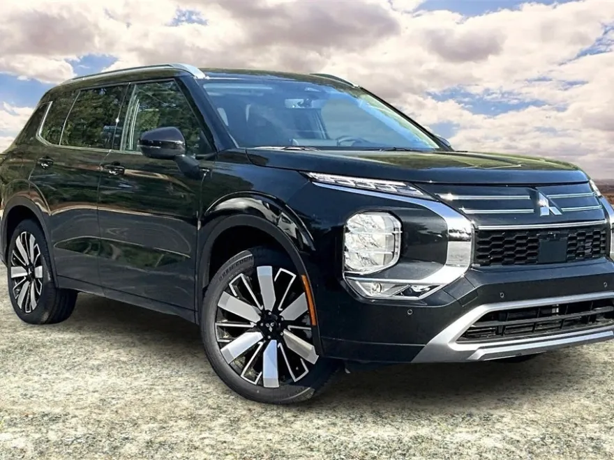 2025 Mitsubishi Outlander SEL photo 1