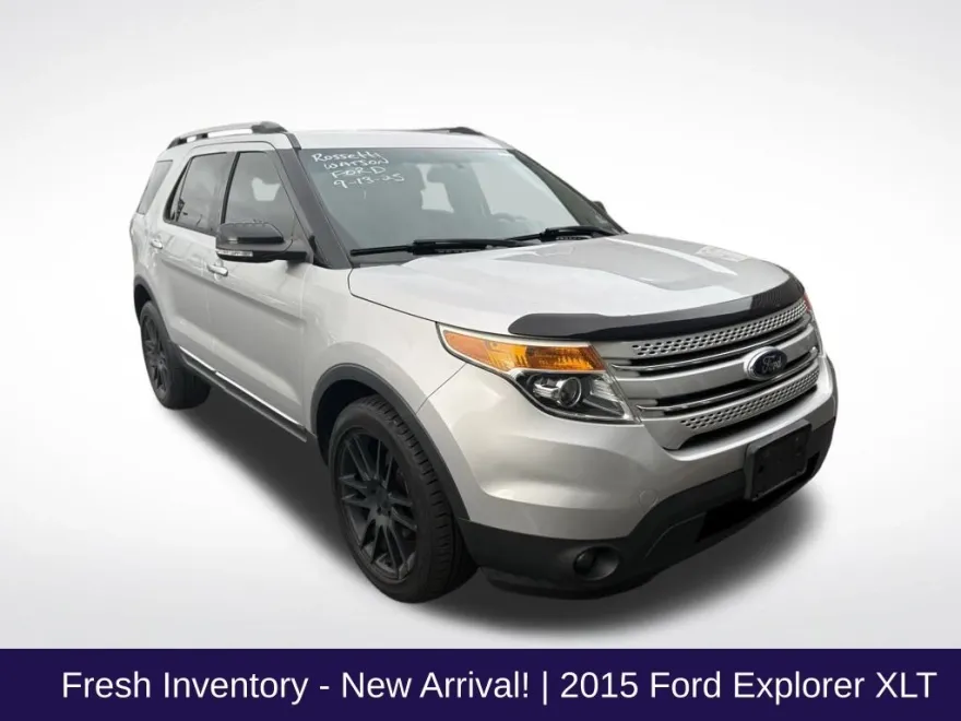 2015 Ford Explorer XLT photo 1