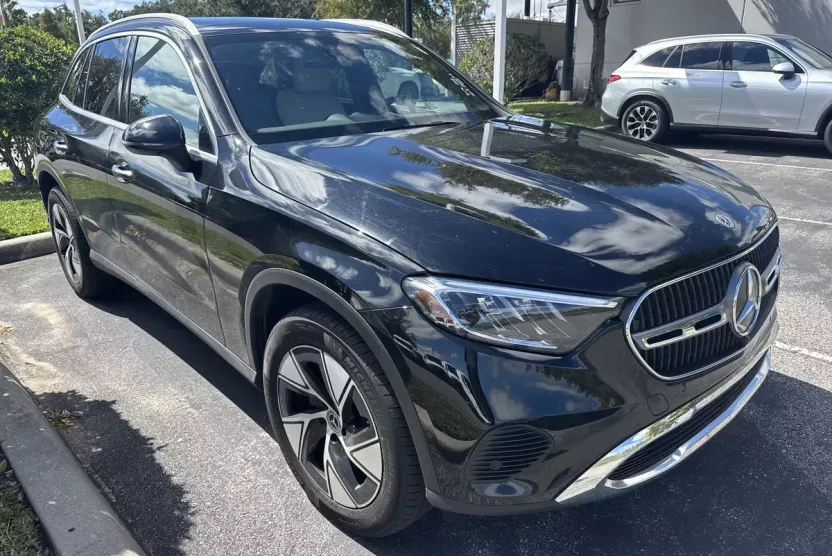 2024 Mercedes Benz GLC 300 4MATIC photo 1