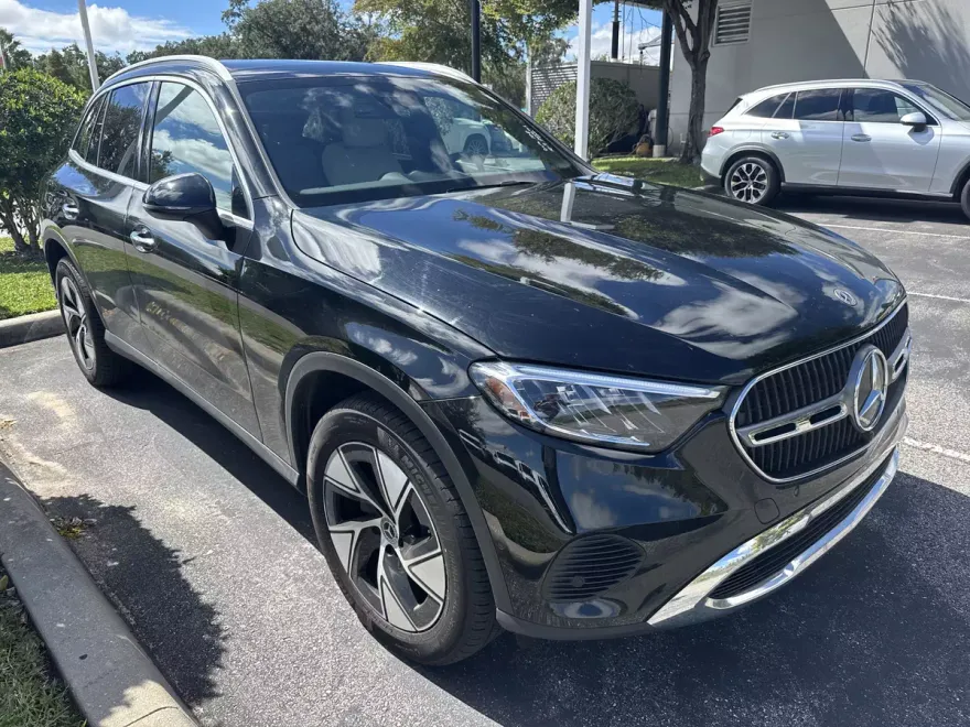 2024 Mercedes Benz GLC 300 4MATIC photo 1