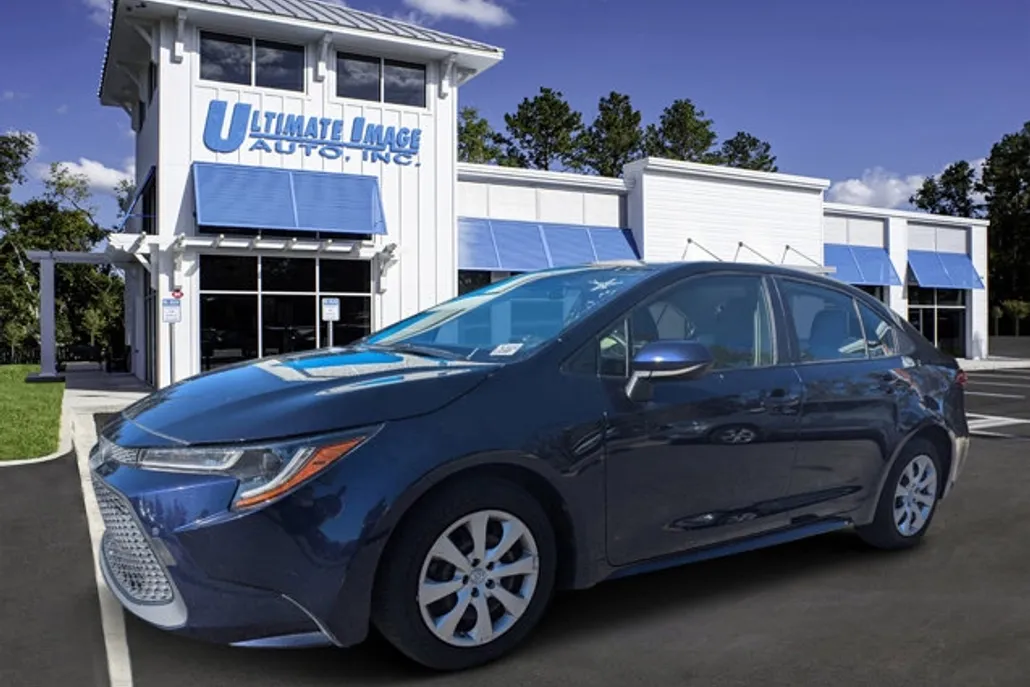 2022 Toyota Corolla LE photo 1