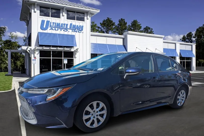 2022 Toyota Corolla LE photo 1