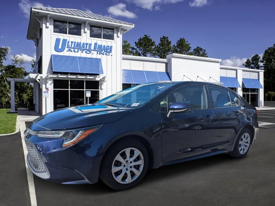 2022 Toyota Corolla LE photo 1