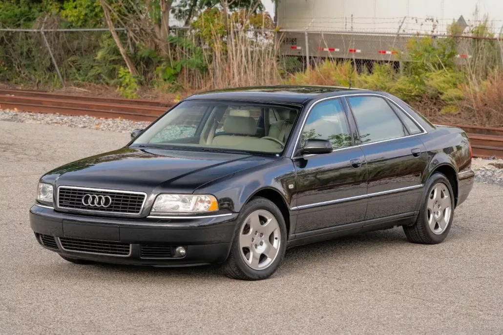 2001 Audi A8 Quattro L photo 1
