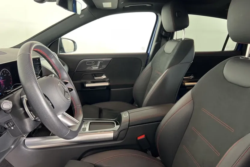 2025 Mercedes Benz GLA 250 4MATIC photo 1