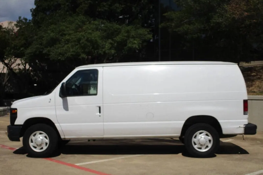 2008 Ford E-250 photo 1