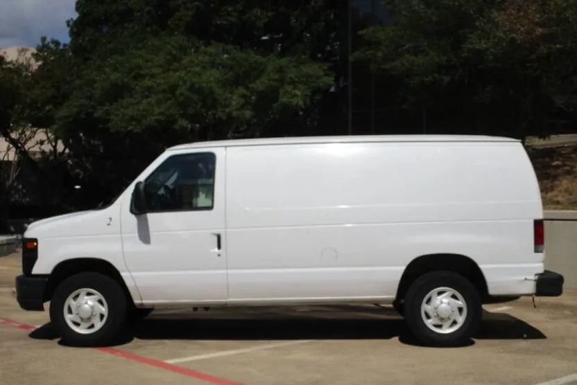 2008 Ford E-250 photo 1