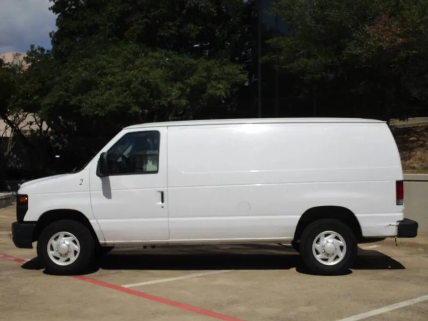 2008 Ford E-250 photo 1
