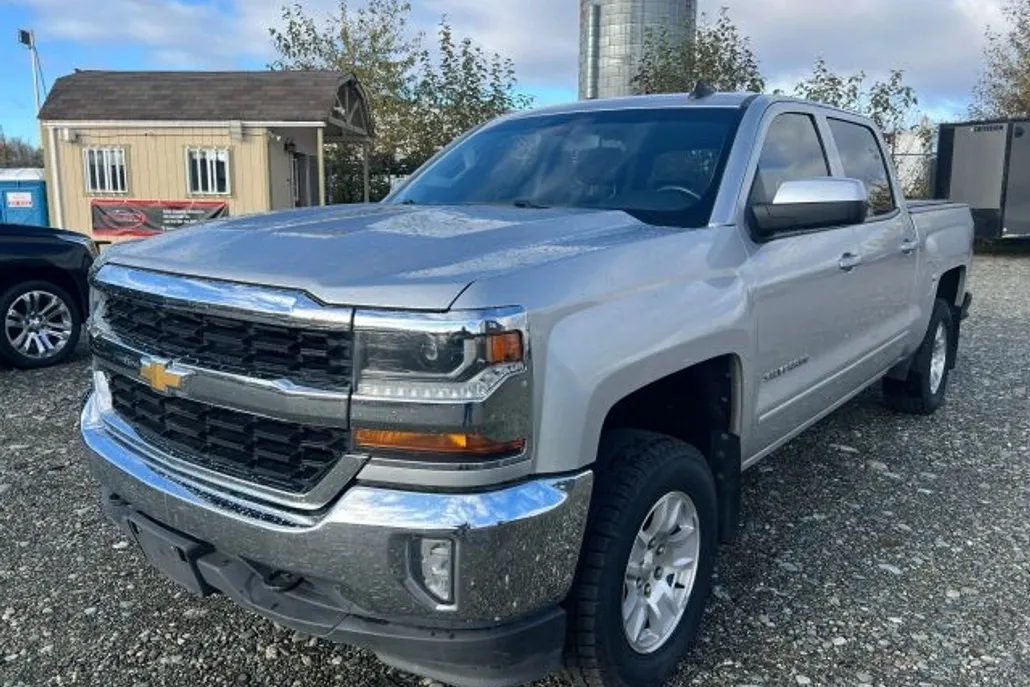 2018 Chevrolet Silverado 1500 LT photo 1