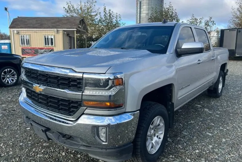 2018 Chevrolet Silverado 1500 LT photo 1