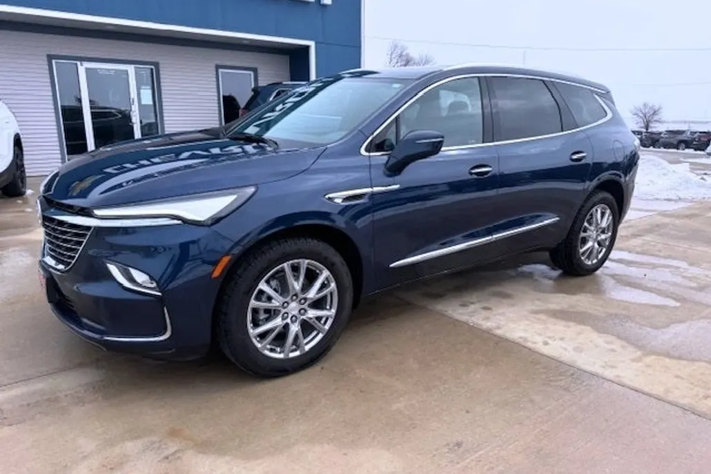 2022 Buick Enclave Essence photo 1