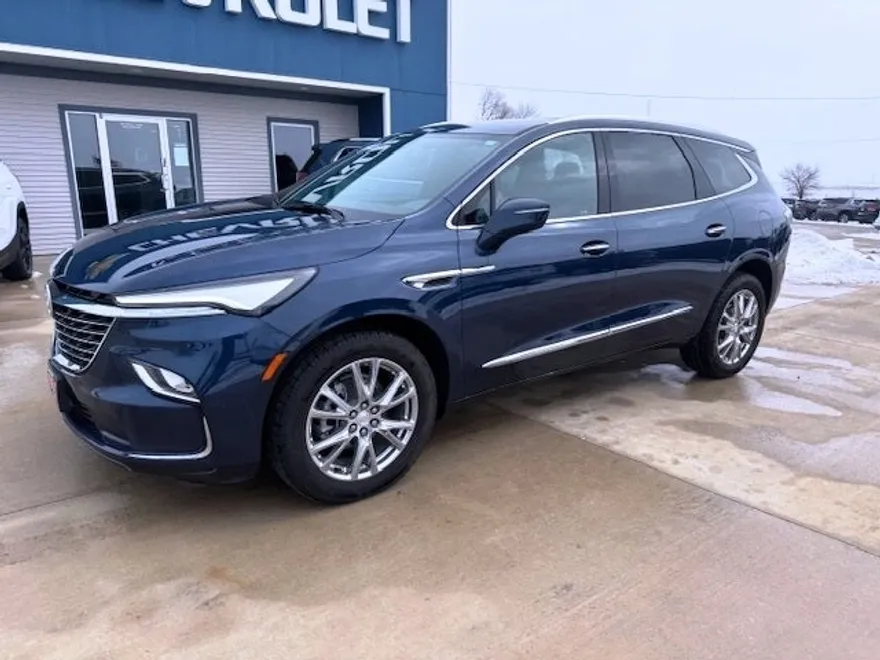 2022 Buick Enclave Essence photo 1