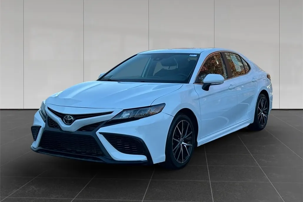 2022 Toyota Camry SE photo 1