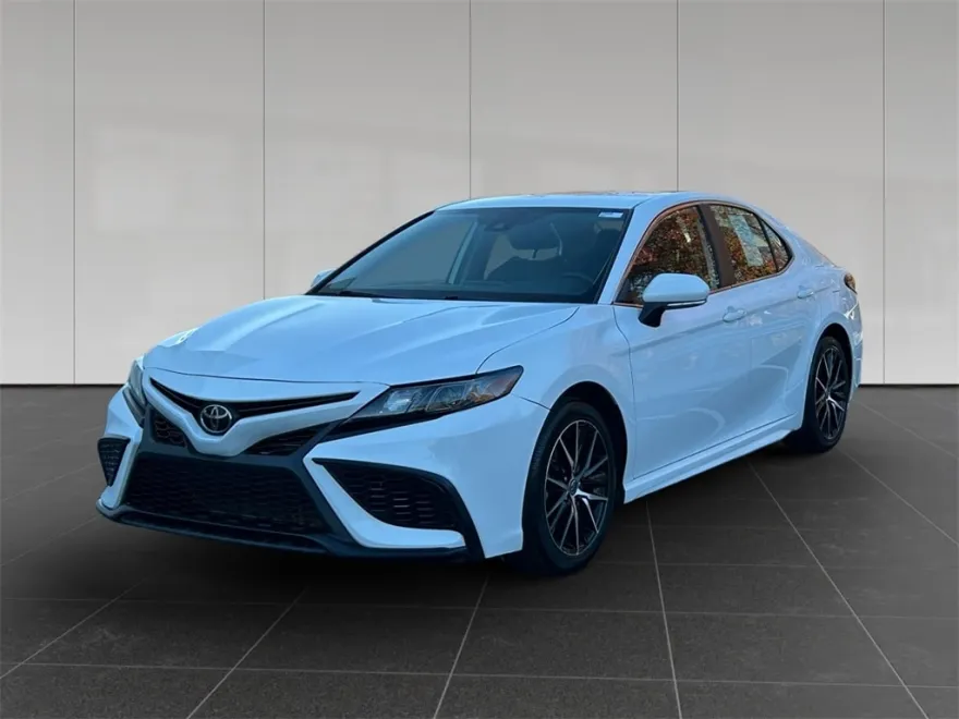 2022 Toyota Camry SE photo 1