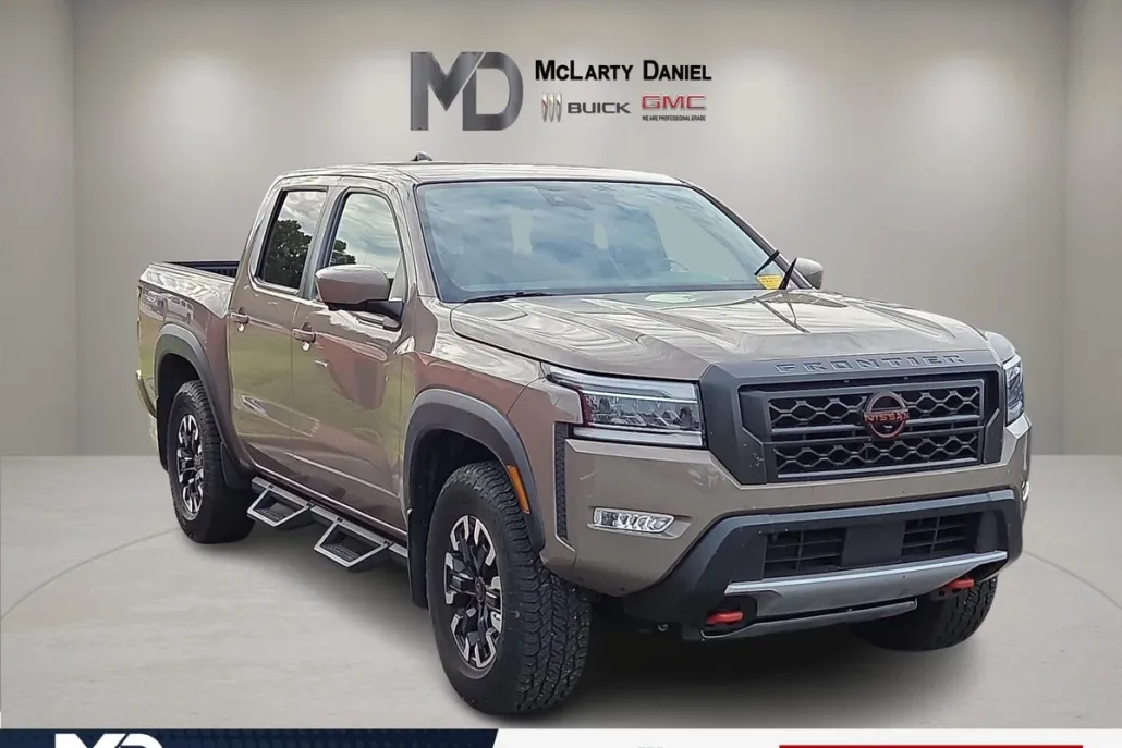 2023 Nissan Frontier PRO-4X photo 1