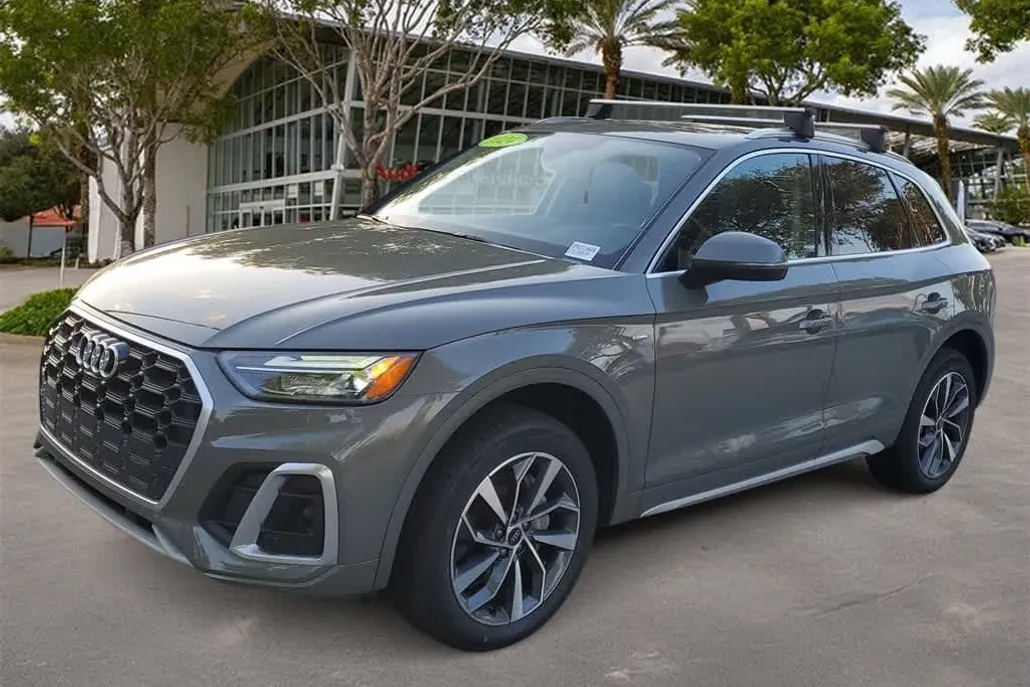 2024 Audi Q5 S line Premium Plus photo 1