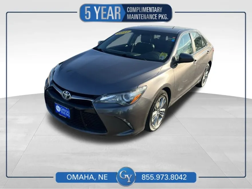 2017 Toyota Camry SE photo 1