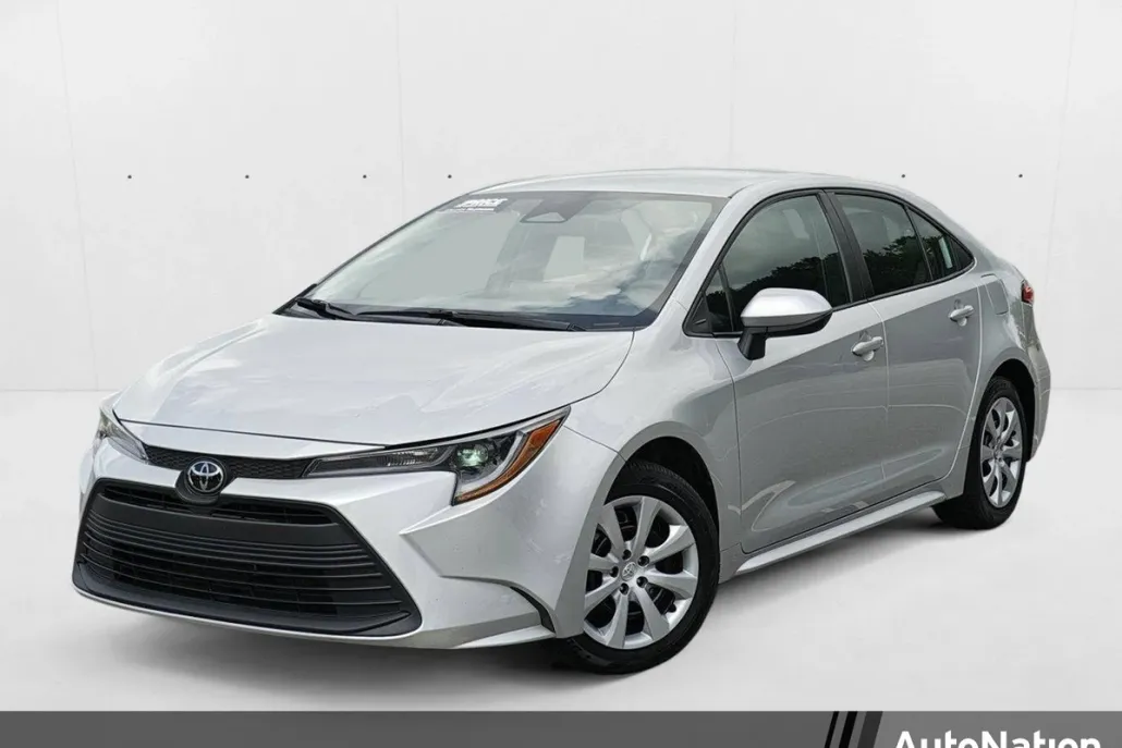 2024 Toyota Corolla LE photo 1
