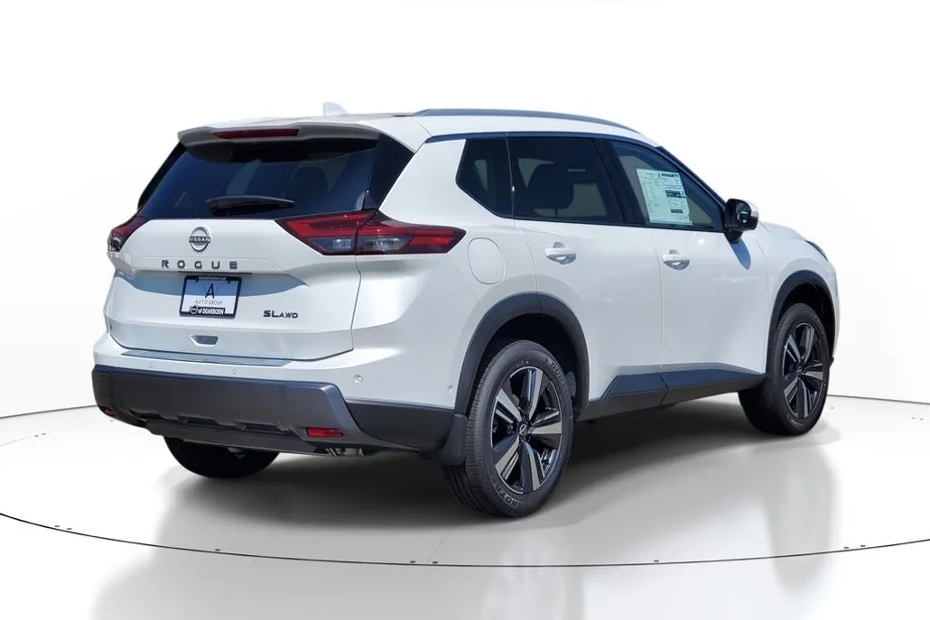 2025 Nissan Rogue SL photo 1