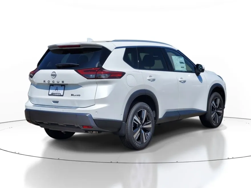 2025 Nissan Rogue SL photo 1