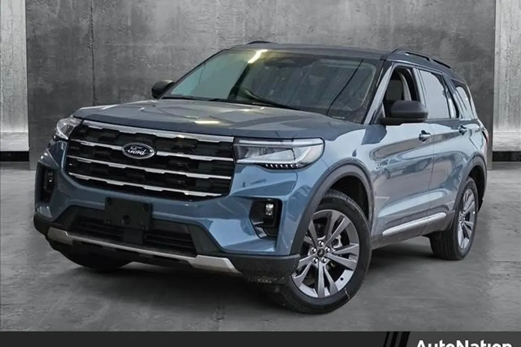 2025 Ford Explorer photo 1