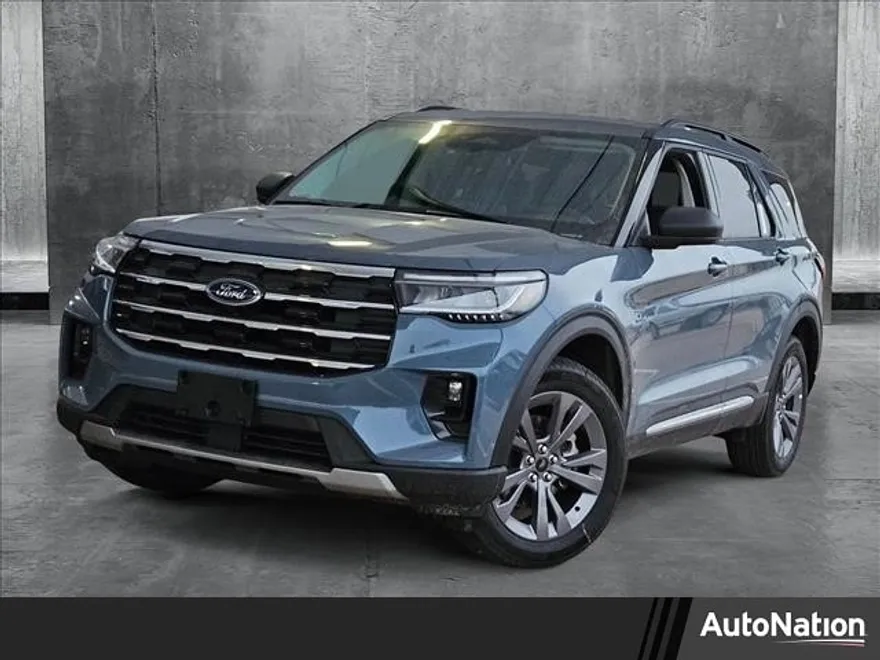 2025 Ford Explorer photo 1