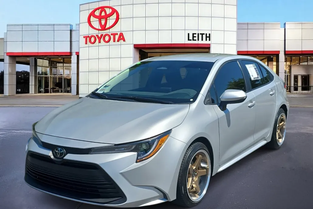 2025 Toyota Corolla LE photo 1